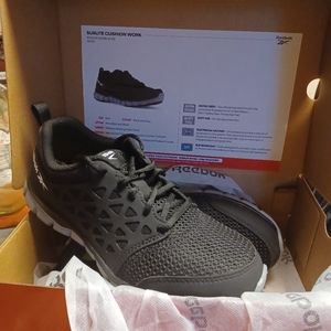 Women's Reebok athletic shoe size 8 new inbox